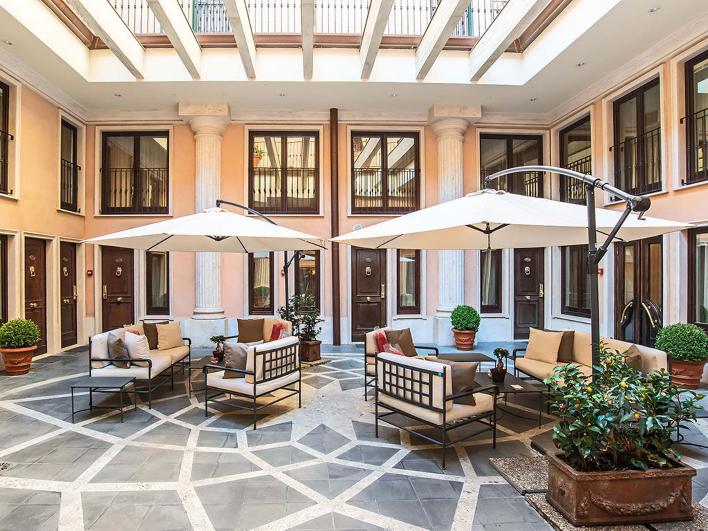 River Palace Hotel