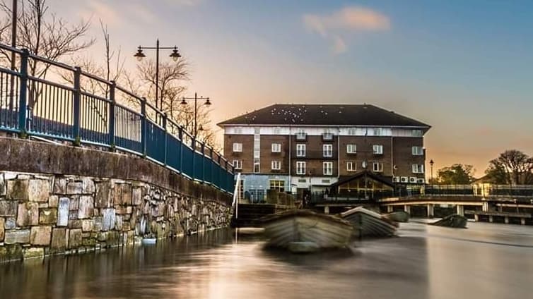 Riverside Hotel