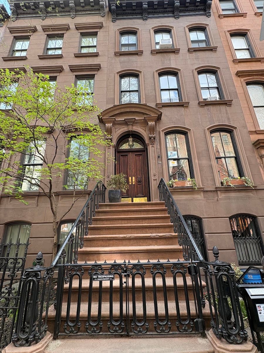 Carrie's Stoop (Perry Street), a closer look