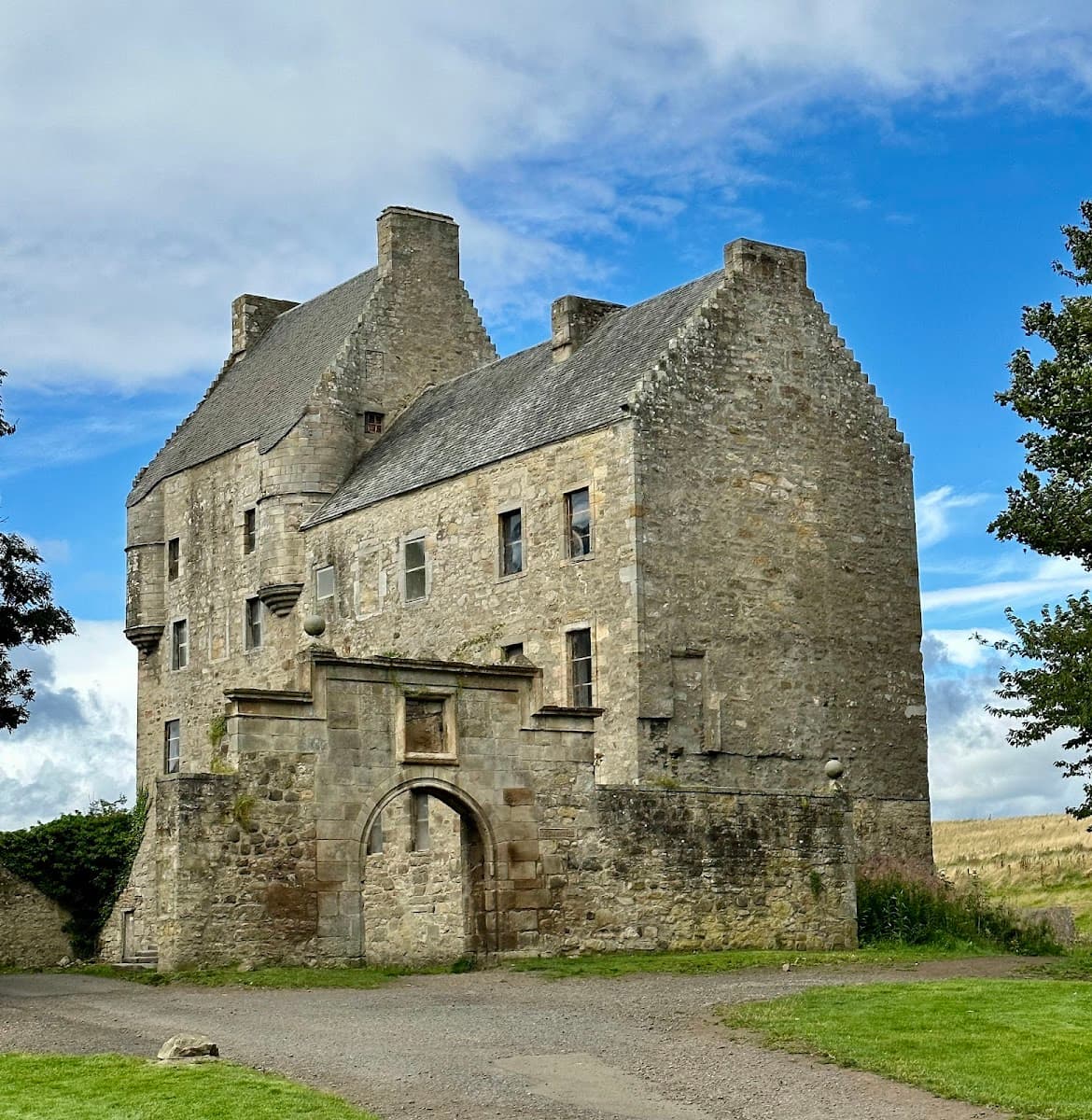 Midhope Castle (Lallybroch)