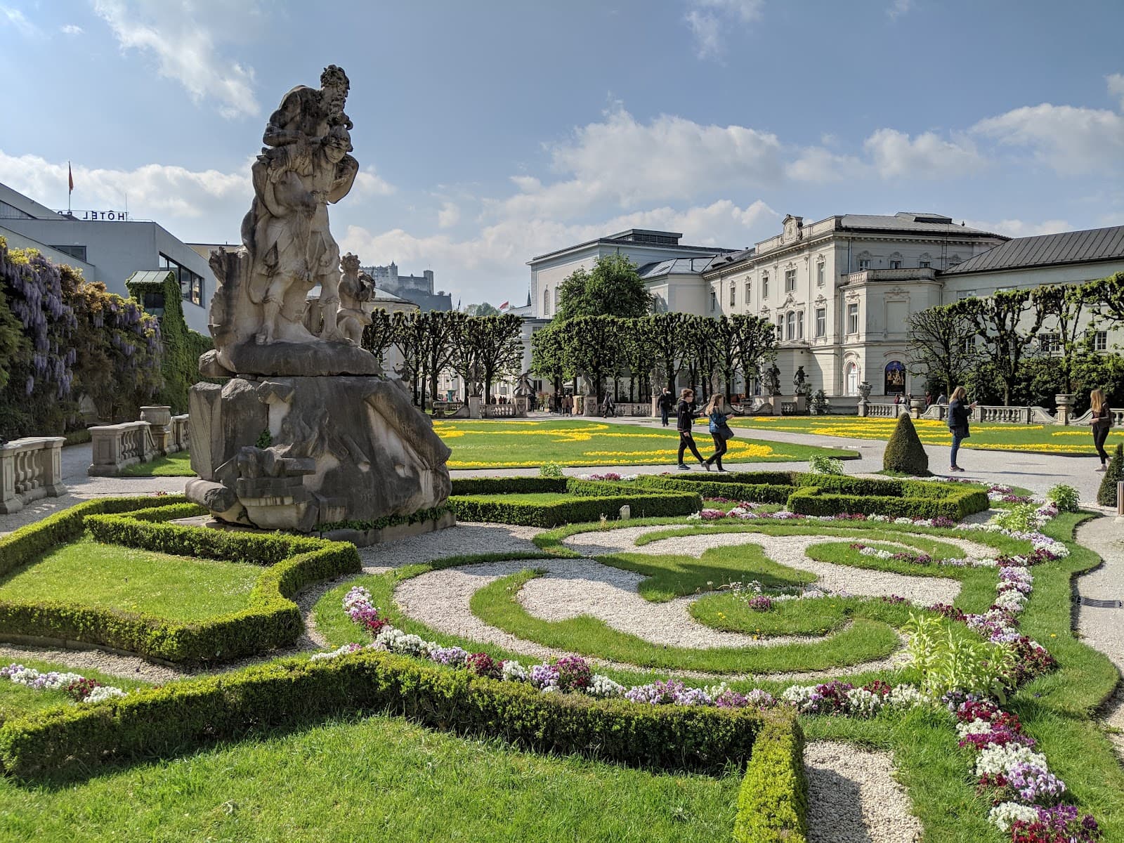 Mirabell Gardens, aus der Nähe
