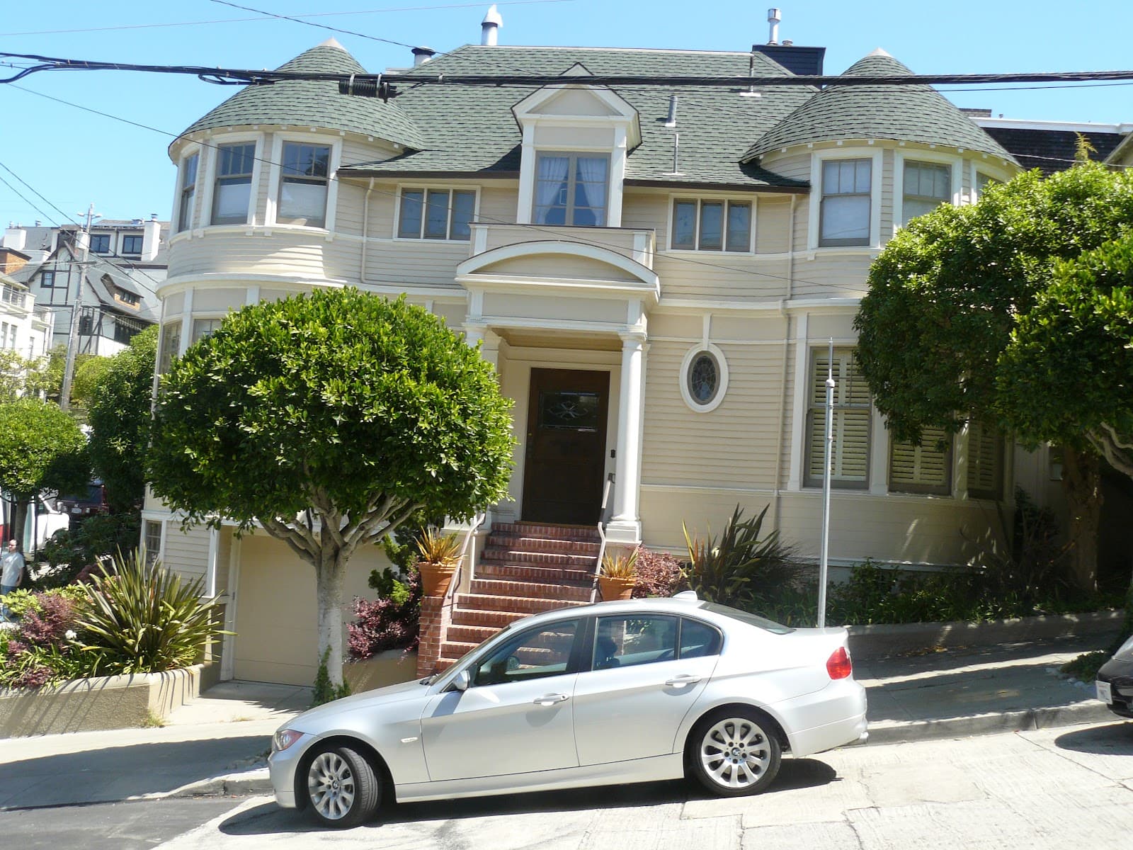 Mrs. Doubtfire House, a closer look