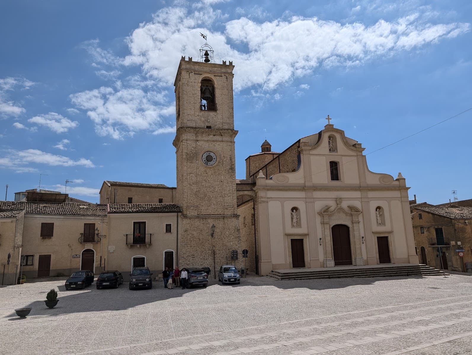 Piazza Umberto I, Palazzo Adriano, a closer look