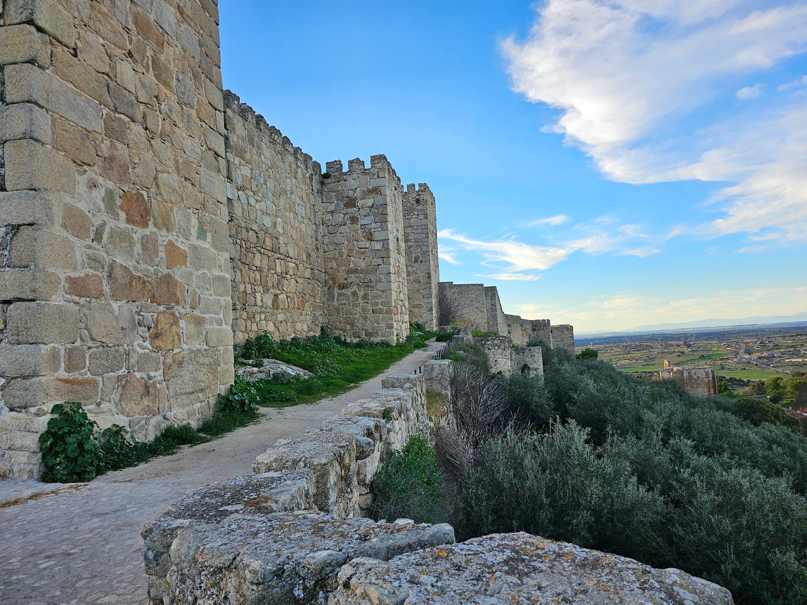 Trujillo Castle, a closer look